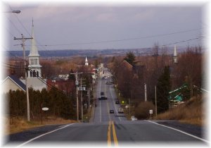 Trois clochers sur la route traversant Dunham 