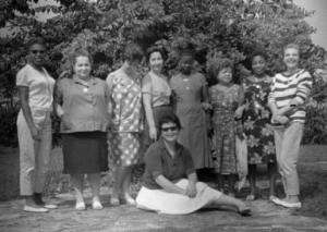 Un groupe de femmes du 2e Cursillo de Guinée (1962). Margarita est debout au centre, derrière Maité, assise.